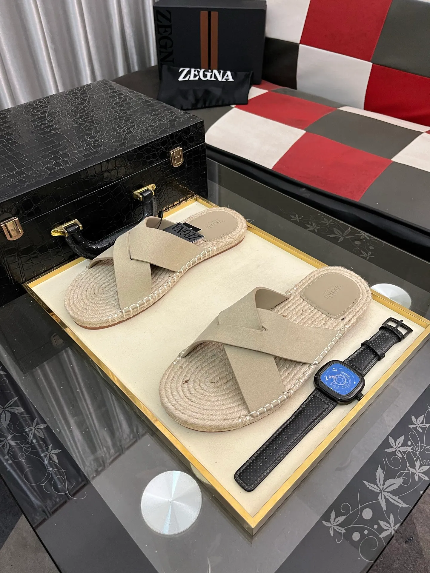 Men's shoes 💰320⌚️⌚️《HERMES》Hermès 💁♂️Men's casual slippers, compare the quality at the counter🧚🏿♂️ The upper layer has a stone pattern with clear texture, showing high-end, high-end, comfortable to wear and versatile. Purely hand-pulled, raw rubber breathable outsole, breathable and comfortable lambskin lining, 100% comfortable density, original rubber outsole wear-resistant code number 38-44. Can be customized 45-46-47